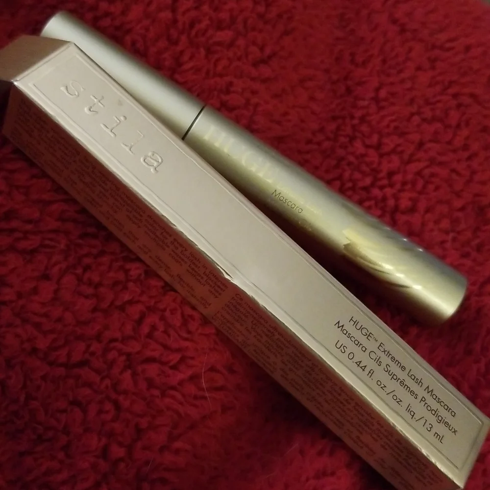 Stila HUGE Extreme Lash Mascara